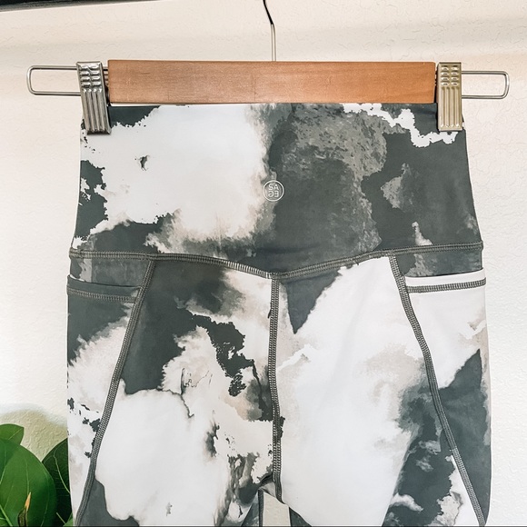 -`♡´- Free! Sage Collective Cloud-Print Everyday Shorts Size XS - Picture 7 of 11